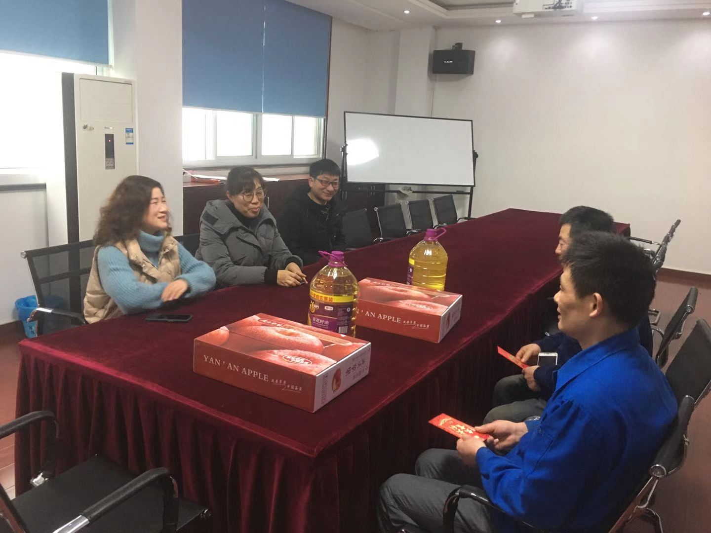 公司工会慰问困难员工